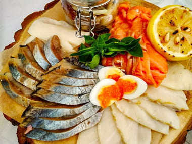 Блюдо Рыбная палитра - сёмга, масляная, сельдь, сагудай